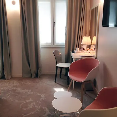 호텔 Relais Du Silence Des Tuileries 4*