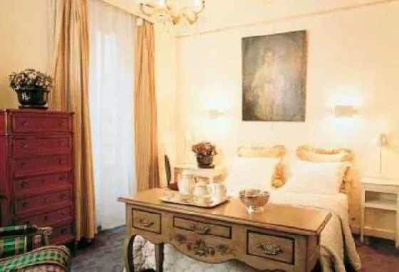 Отель Relais Du Silence Des Tuileries 4*